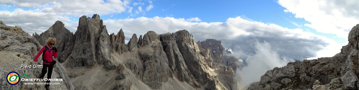 71 Guglie, torri, campanili,...illuminati dal sole del tramonto.jpg